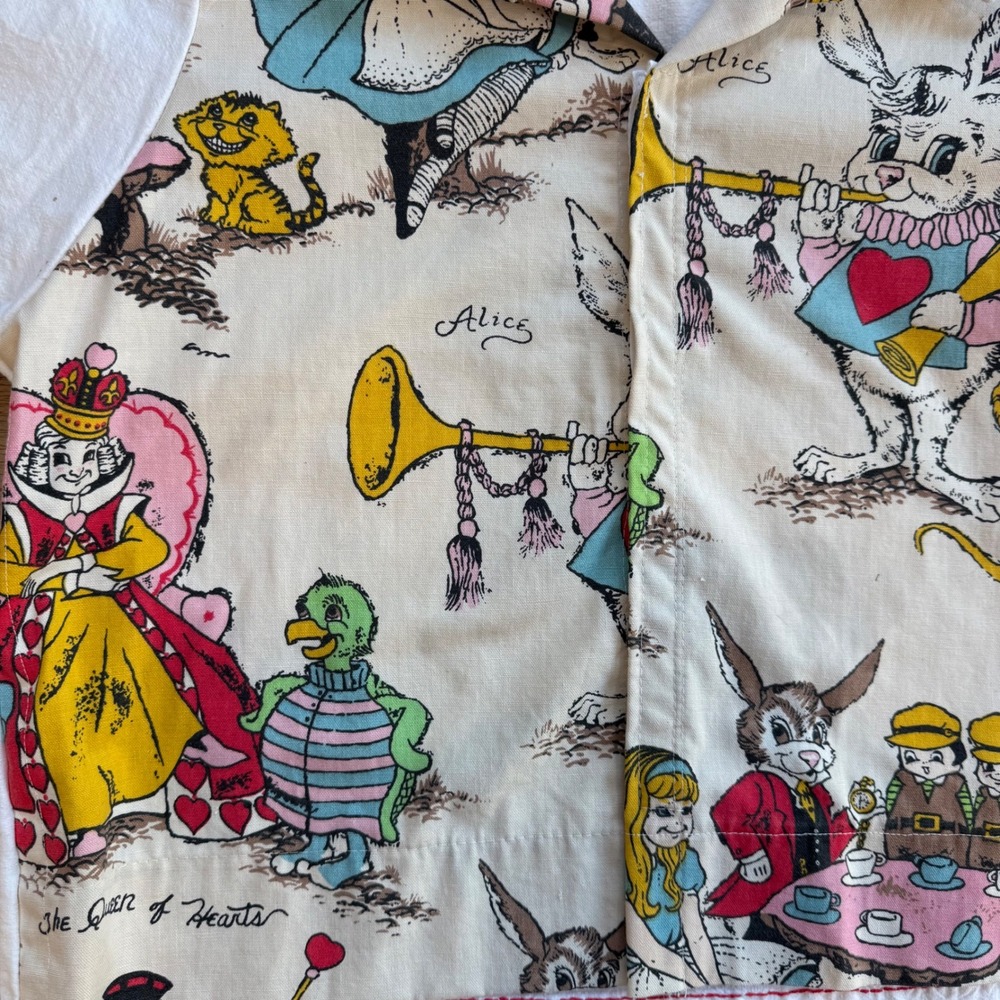 Whimsical Alice in Wonderland Print Button Up Shirt Women's Cream Short Sleeve M - Picture 8 of 8